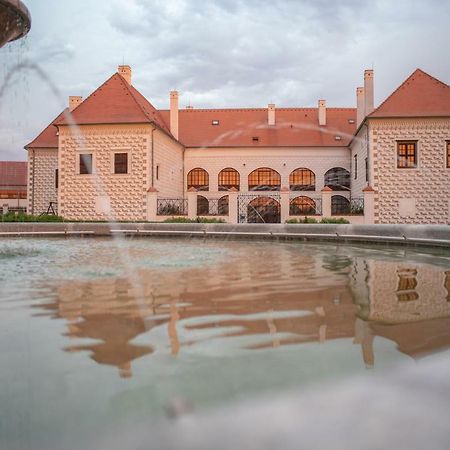 Hotel Zamek Valec Vladislav Exterior foto