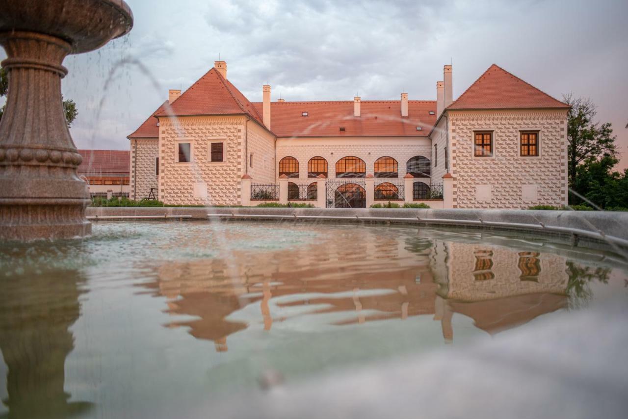 Hotel Zamek Valec Vladislav Exterior foto